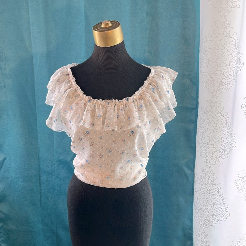 Ditsy floral, flutter sleeve blouse.